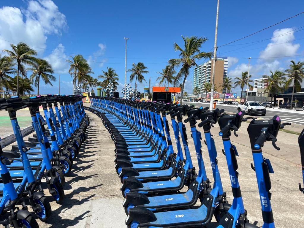 Aracaju avança na mobilidade: Prefeitura entrega primeiros 300 patinetes elétricos - SMTT Aracaju